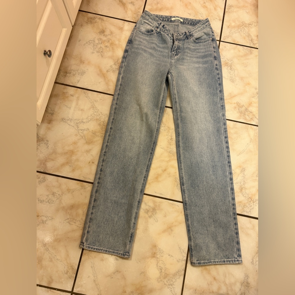 Never worn pacsun size 27 V cute jeans